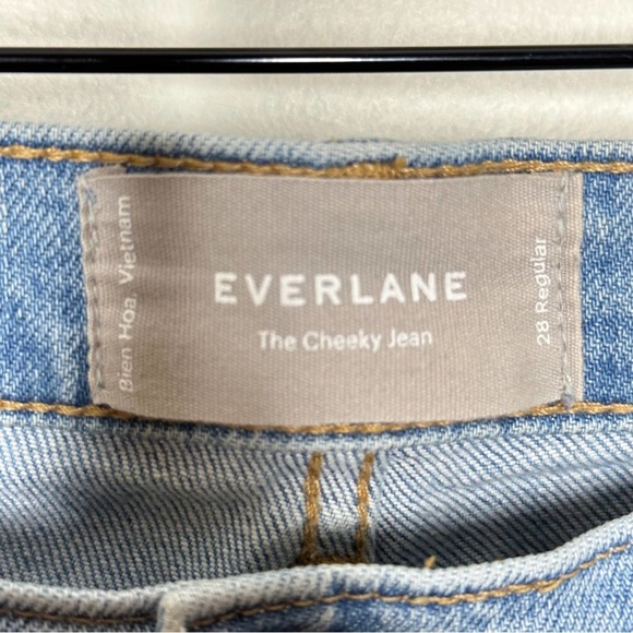 EVERLANE The Original Cheeky Jean Light Wash Stretch {QQ19} - Picture 4 of 5